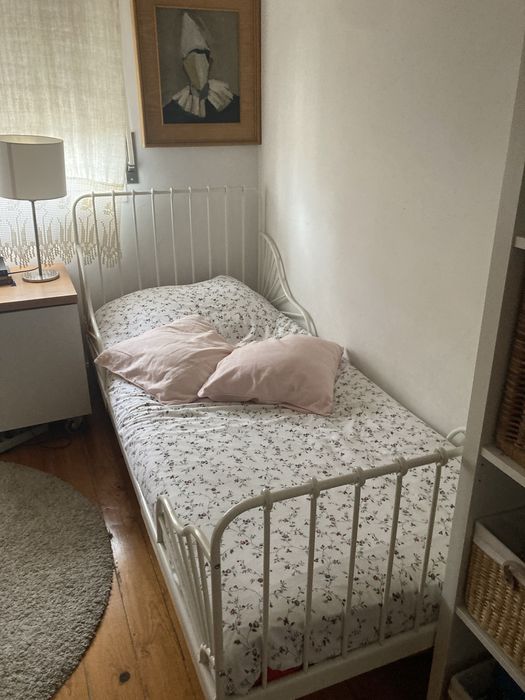 Cama ikea individual branca,  tipo cama antiga de ferro