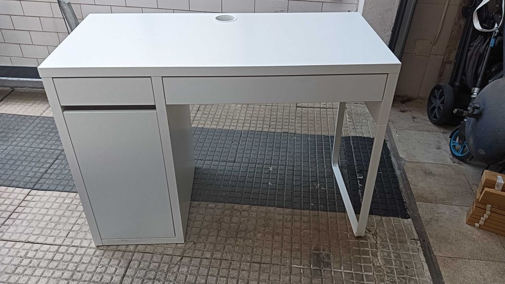 Mesa secretária em perfeito estado