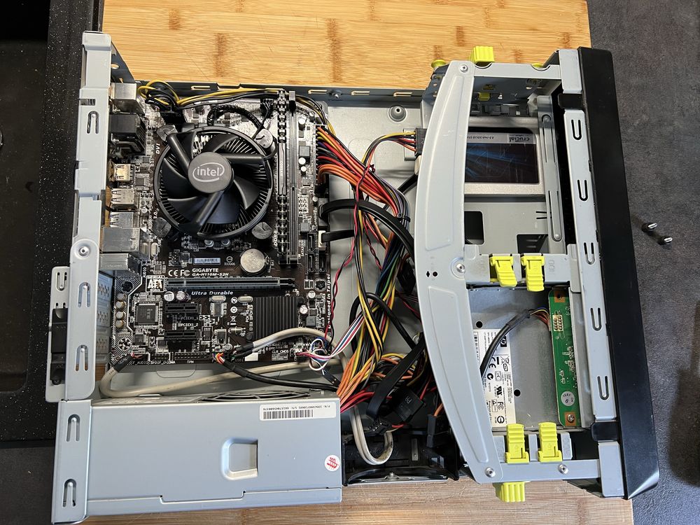 Intel i5 7400 | 8GB DDR4 | 250 SSD | Windows 11