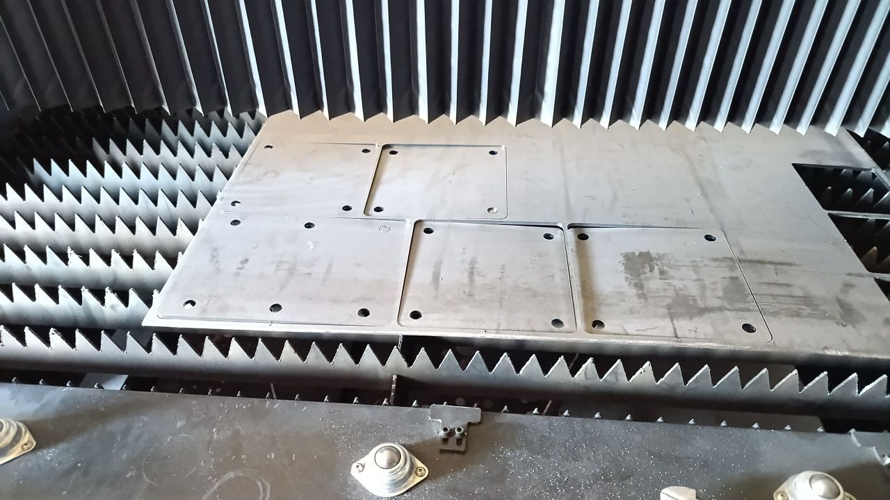 Wycinanie otworów w profilach, wycinanie blach płaskich CNC.