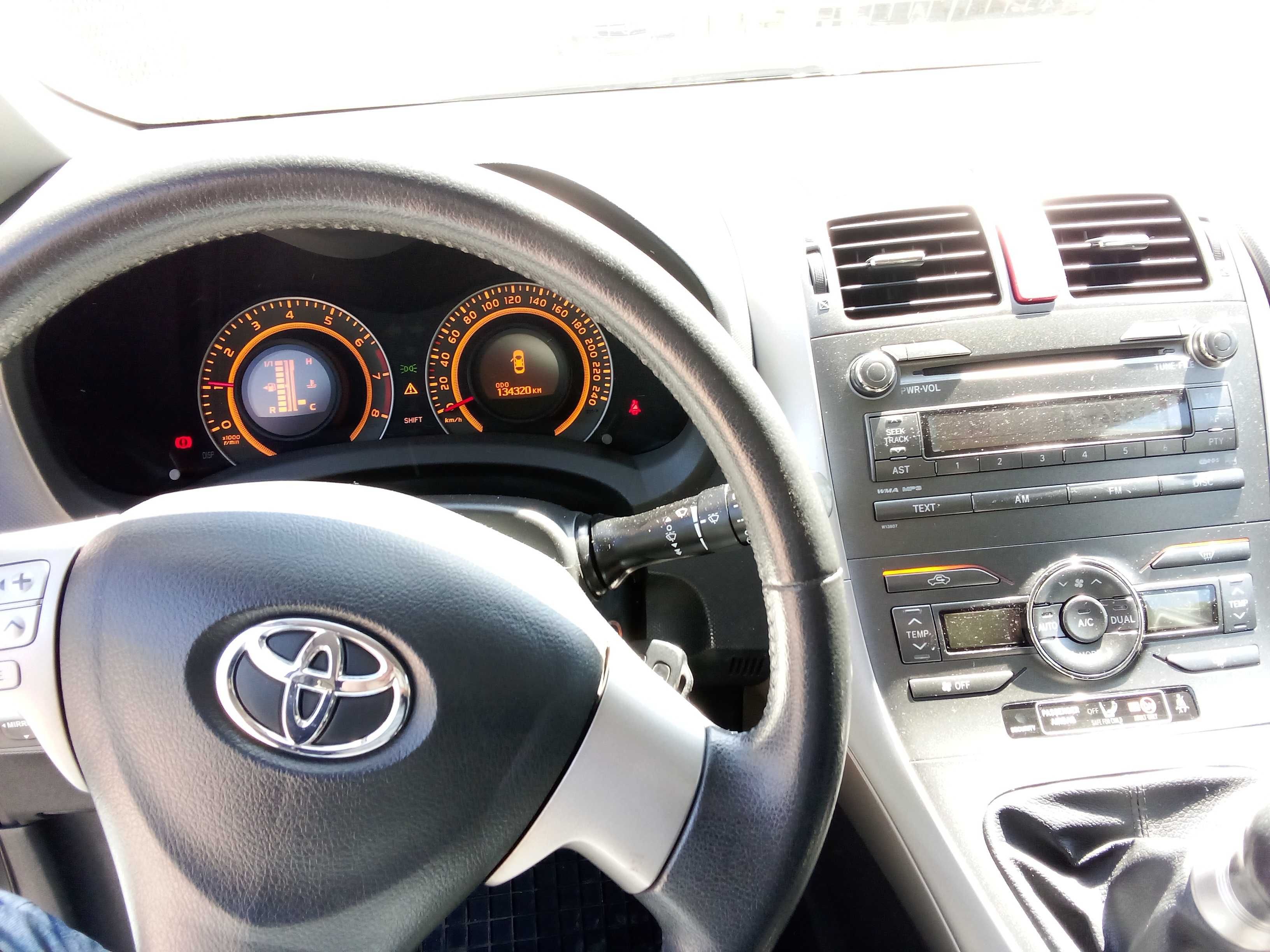 Toyota auris 1,6 benzyna 2008