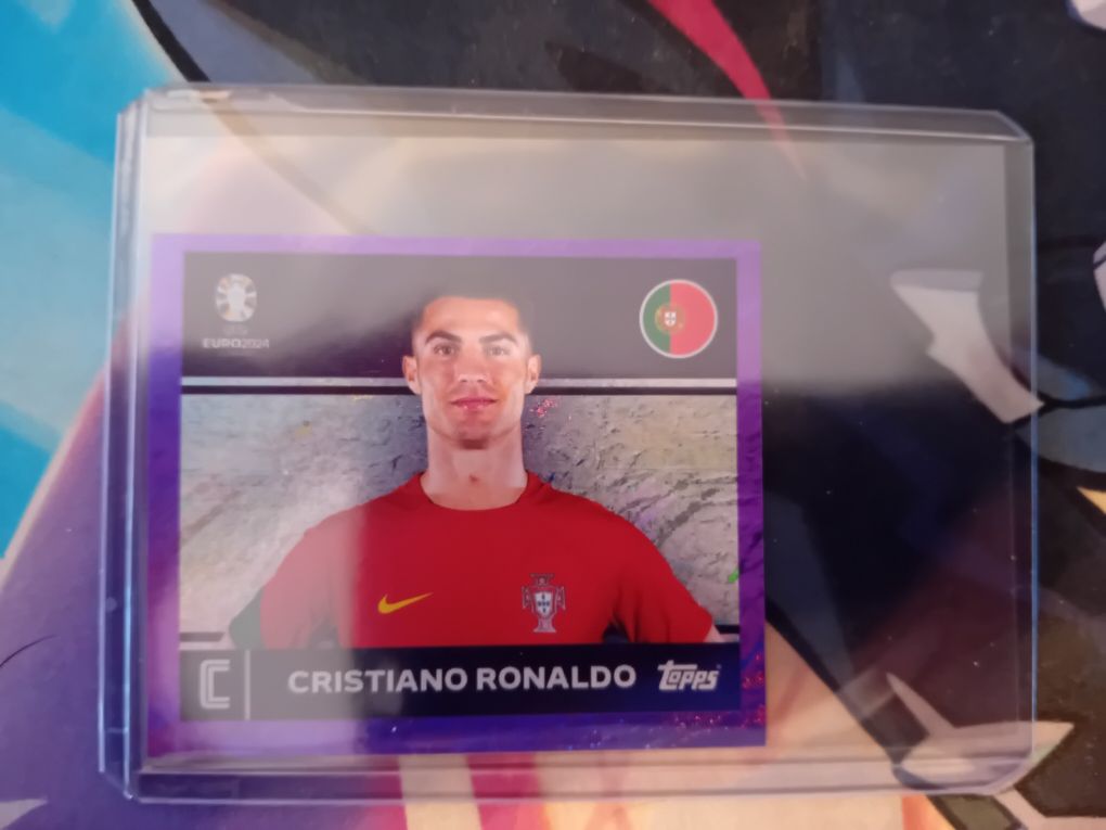Cromo Cristiano Ronaldo Paralelo Roxo do Euro 2024