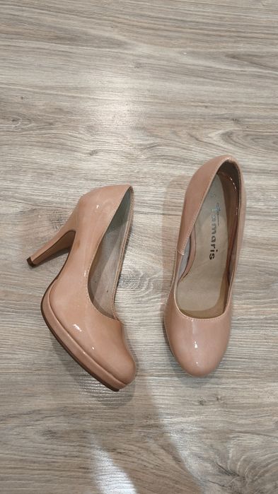 lakierowane szpilki Tamaris