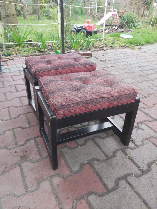 2 x tapicerowany podnóżek drewno naturalne taboret prl siedzisko pufa