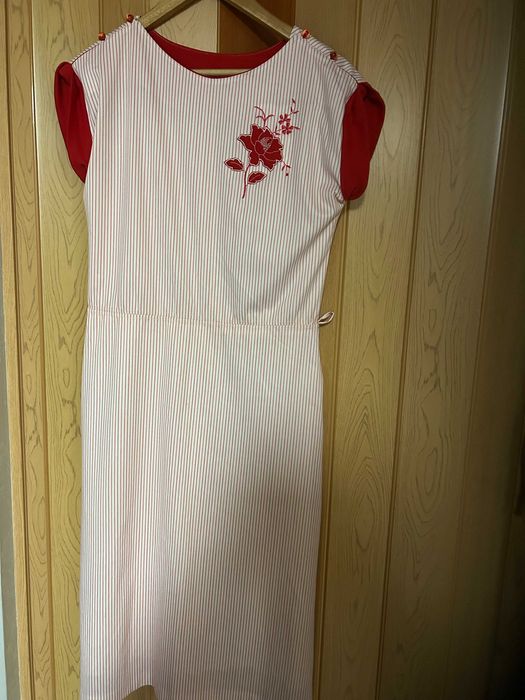 sukienka w czerwone paski  rozm 38