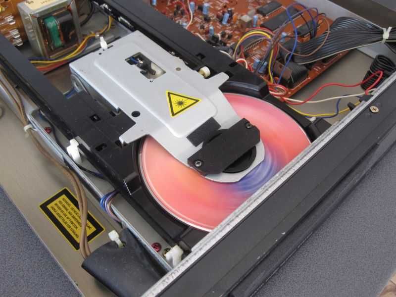 Odtwarzacz CD No. ONKYO DX-150 dla hi-end - owego dźwięku.