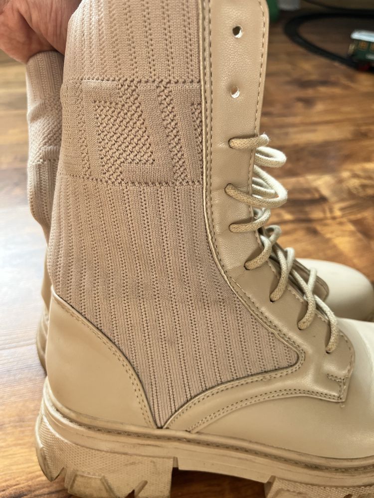 Kremowe buty botki trapery