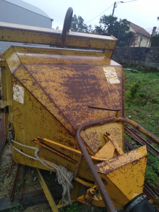 Baldes de betão para grua/Manitou 800 litros / 2000 litros