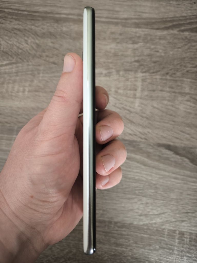 Телефон Poco f3 6\128