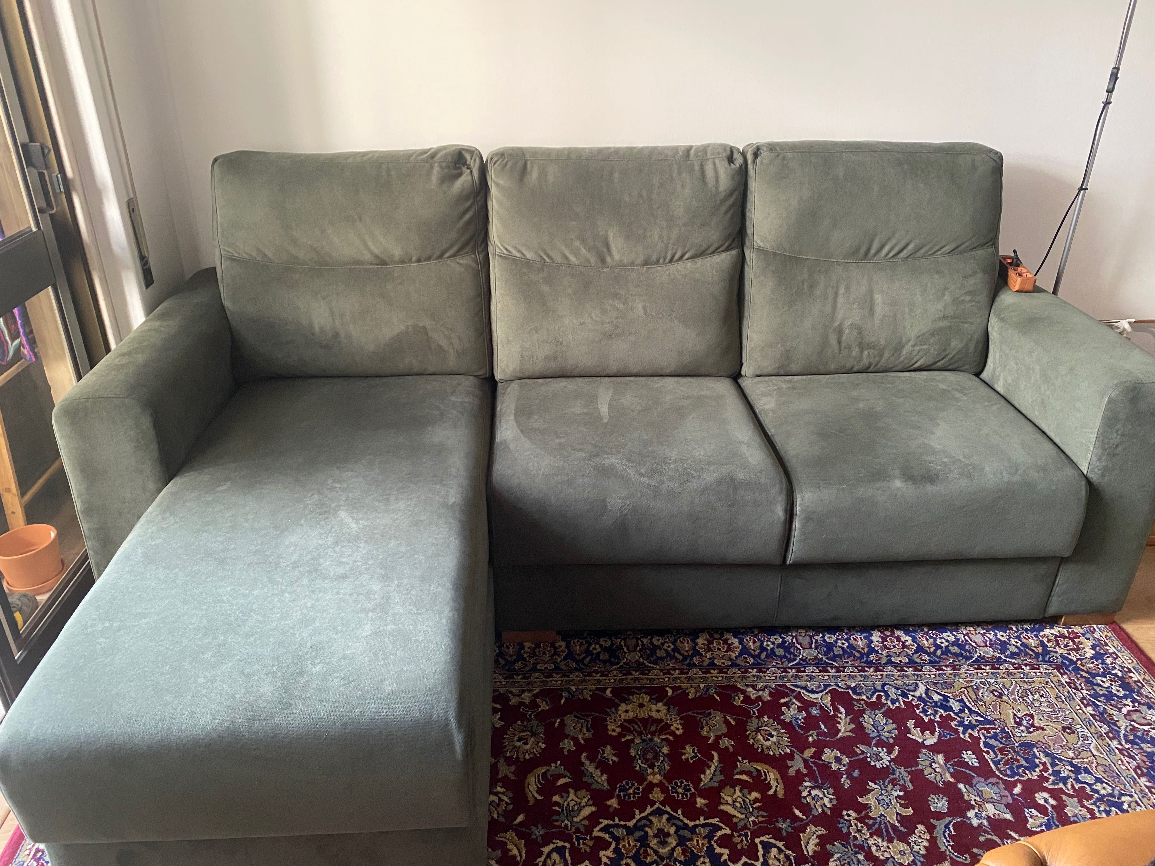 Sofá verde como novo com chaise longue