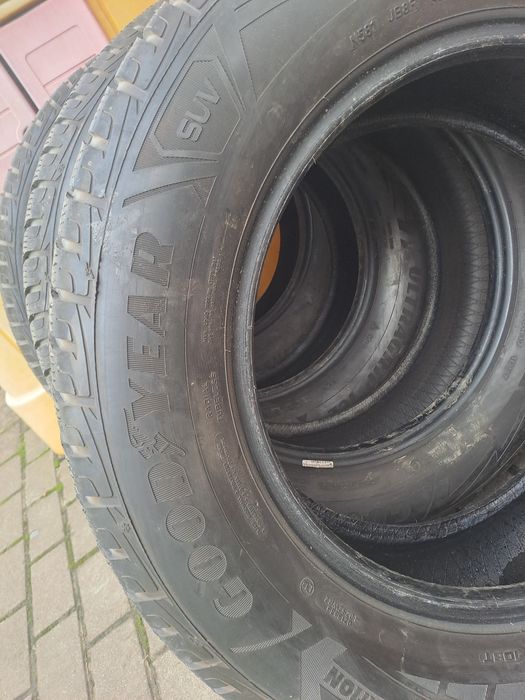Opony zimowe 235/65/17