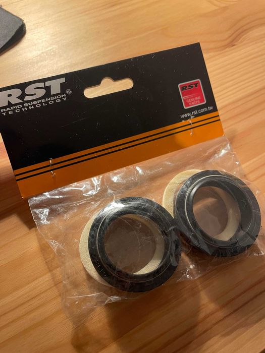 Zestaw RST uszczelek do 34 mm (ROGUE, TITAN, SLOPE)