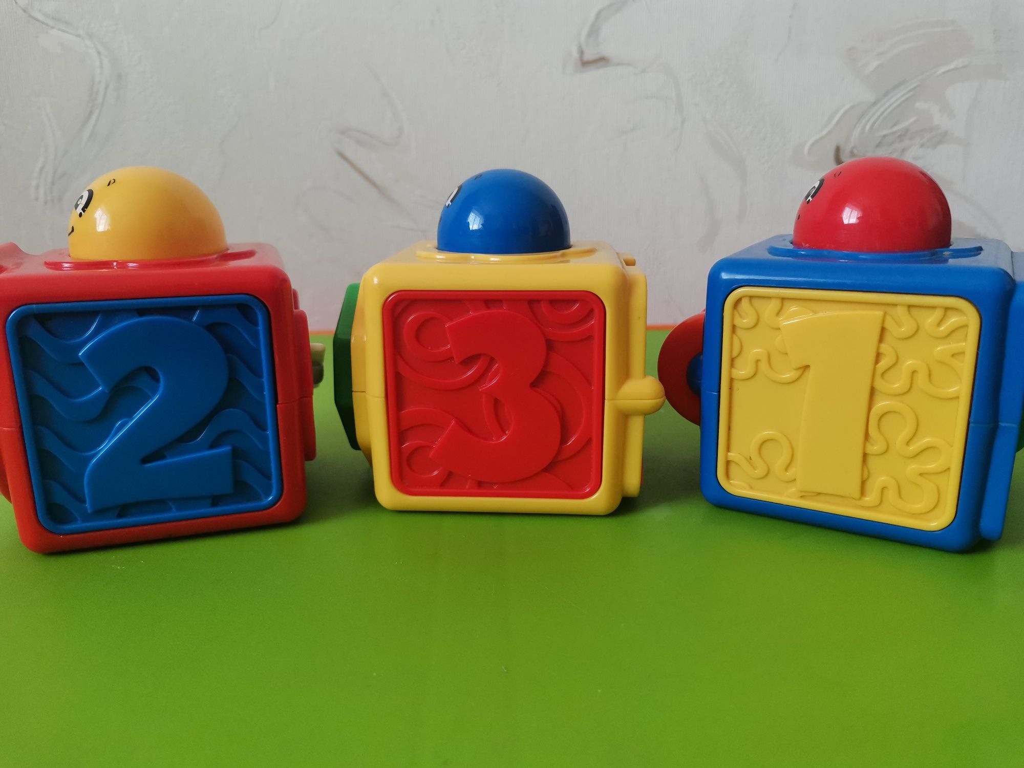 Продам розвиваючі кубики fisher price