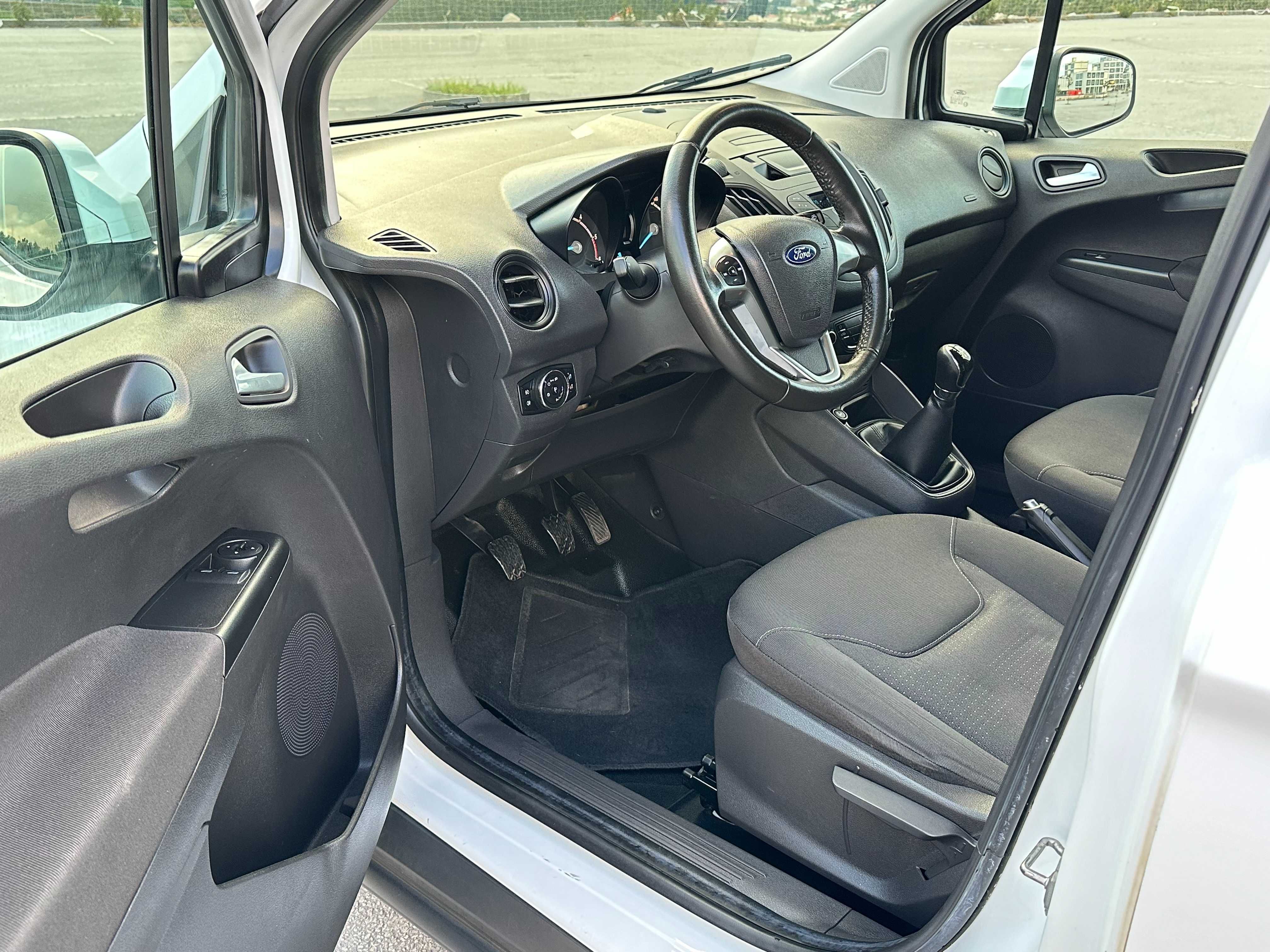 Ford Transit Courier - 72 000 KMS