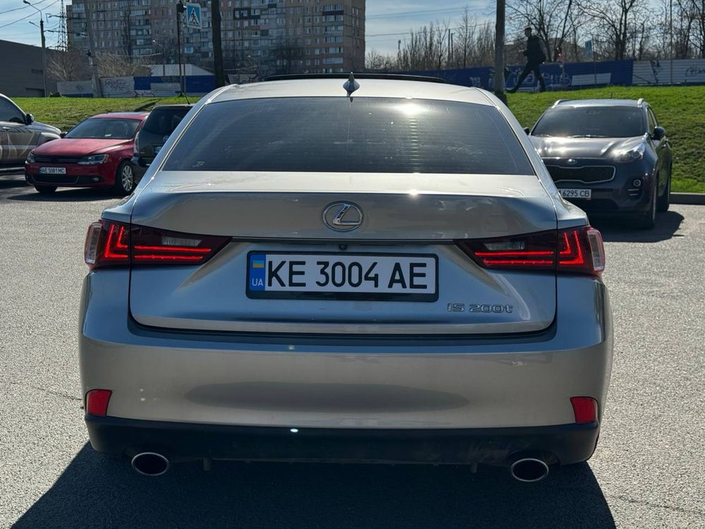 Lexus IS 200t   2016 г.в.