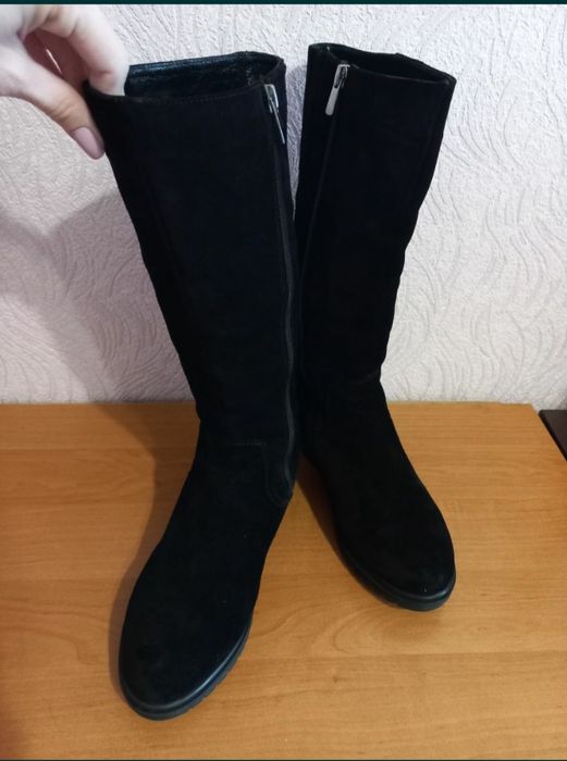 Продам жіночі чоботи натуральний замш