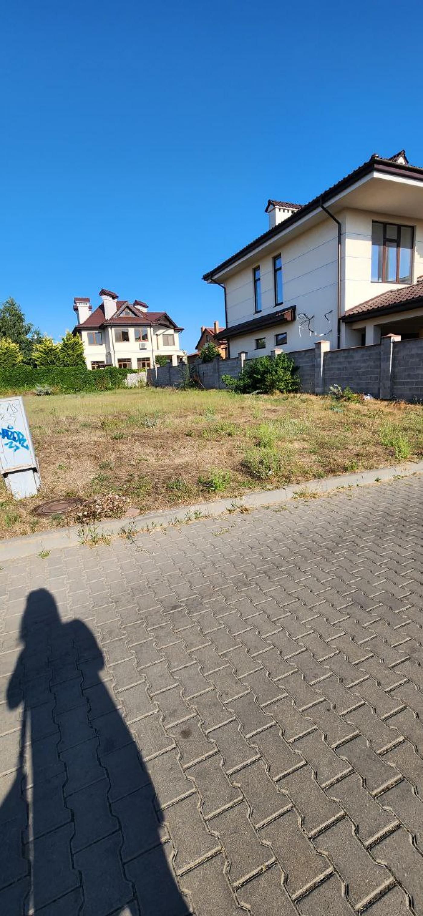 Продажа участка в Совиньоне! Вдали от порта.