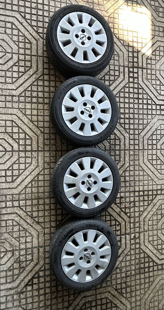 Jantes com pneus opel