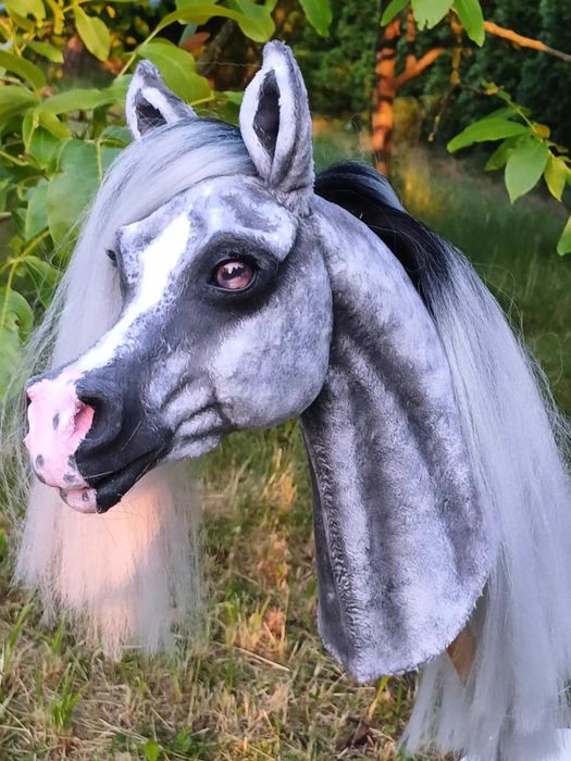 Realistyczny koń arabski Hobby Horse + sprzęt realistyk siwy