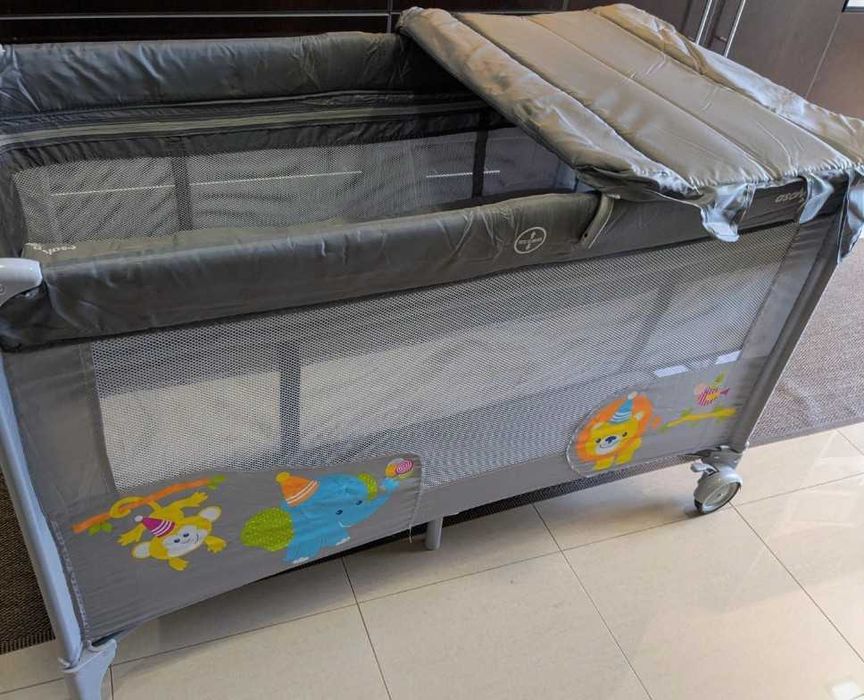 Cama de viagem como nova