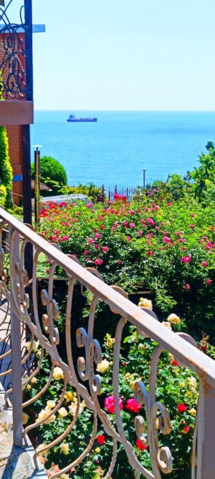 Продается готовый бизнес апарт отель с видом на море в Совиньоне