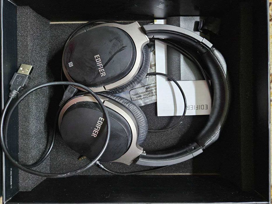 Наушники с аккумуляторами Edifier W830BT