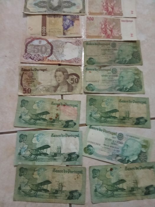 Vendo várias notas antigas