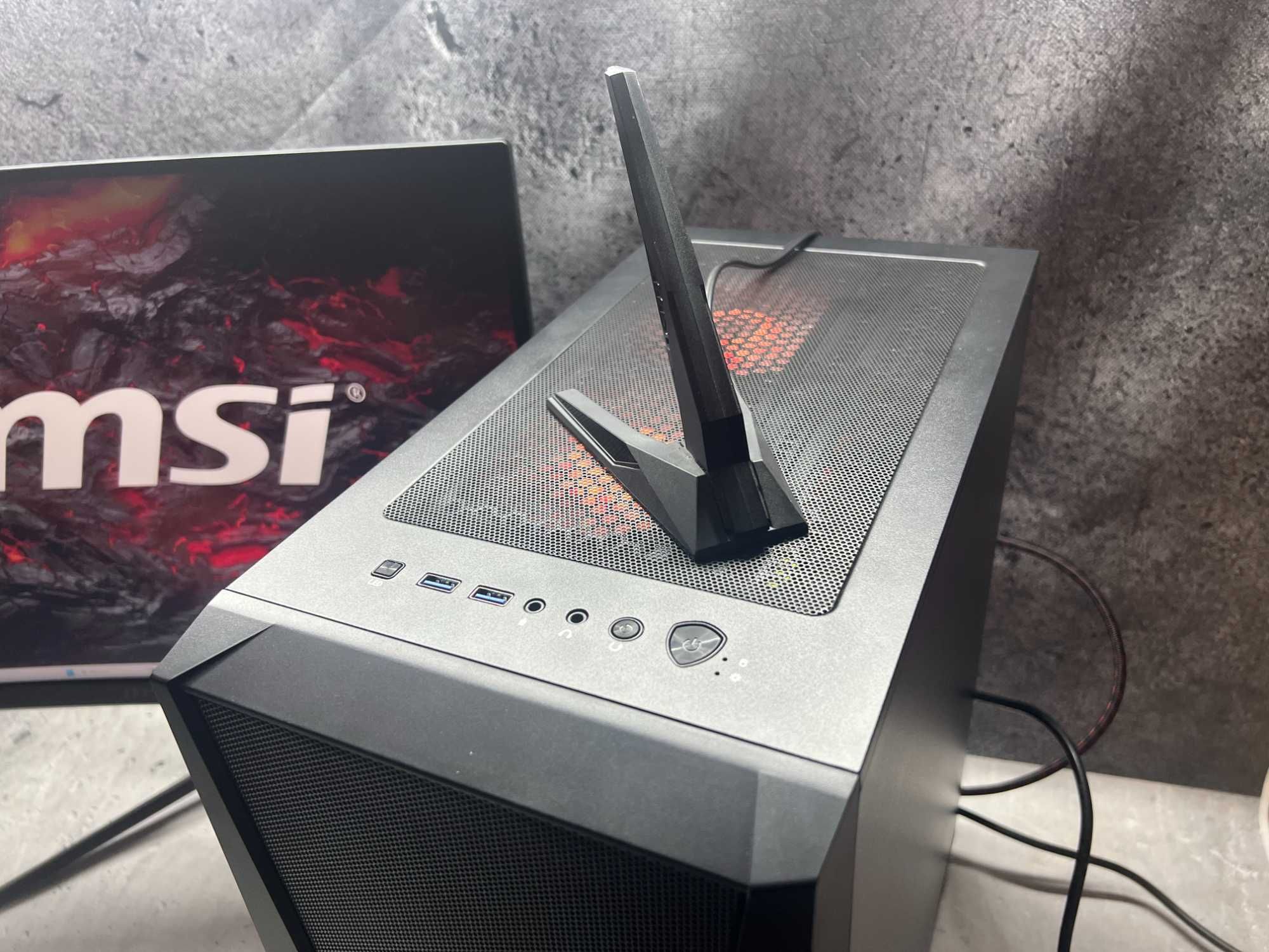 Gaming / i9 10850K 20x5.2 GHz/ 32GB DDR4/ 2TB SSD/ RTX2080/ +MONITOR !