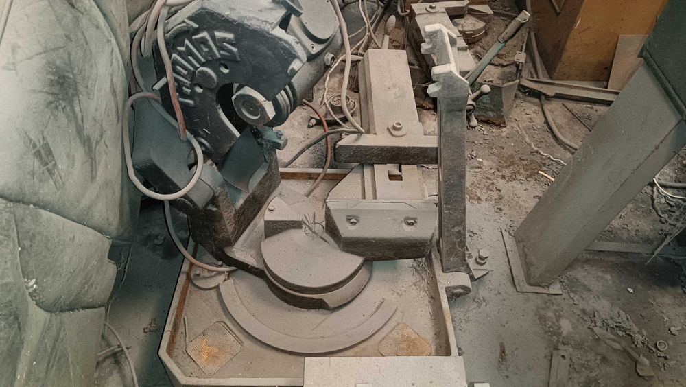 Máquina de cortar ferro