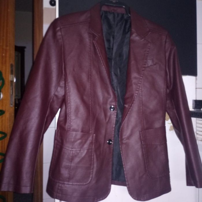 Blazer unisexo em pele. Novo
