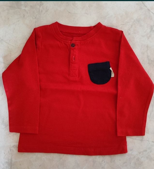 Duas camisolas para menino, como novas.