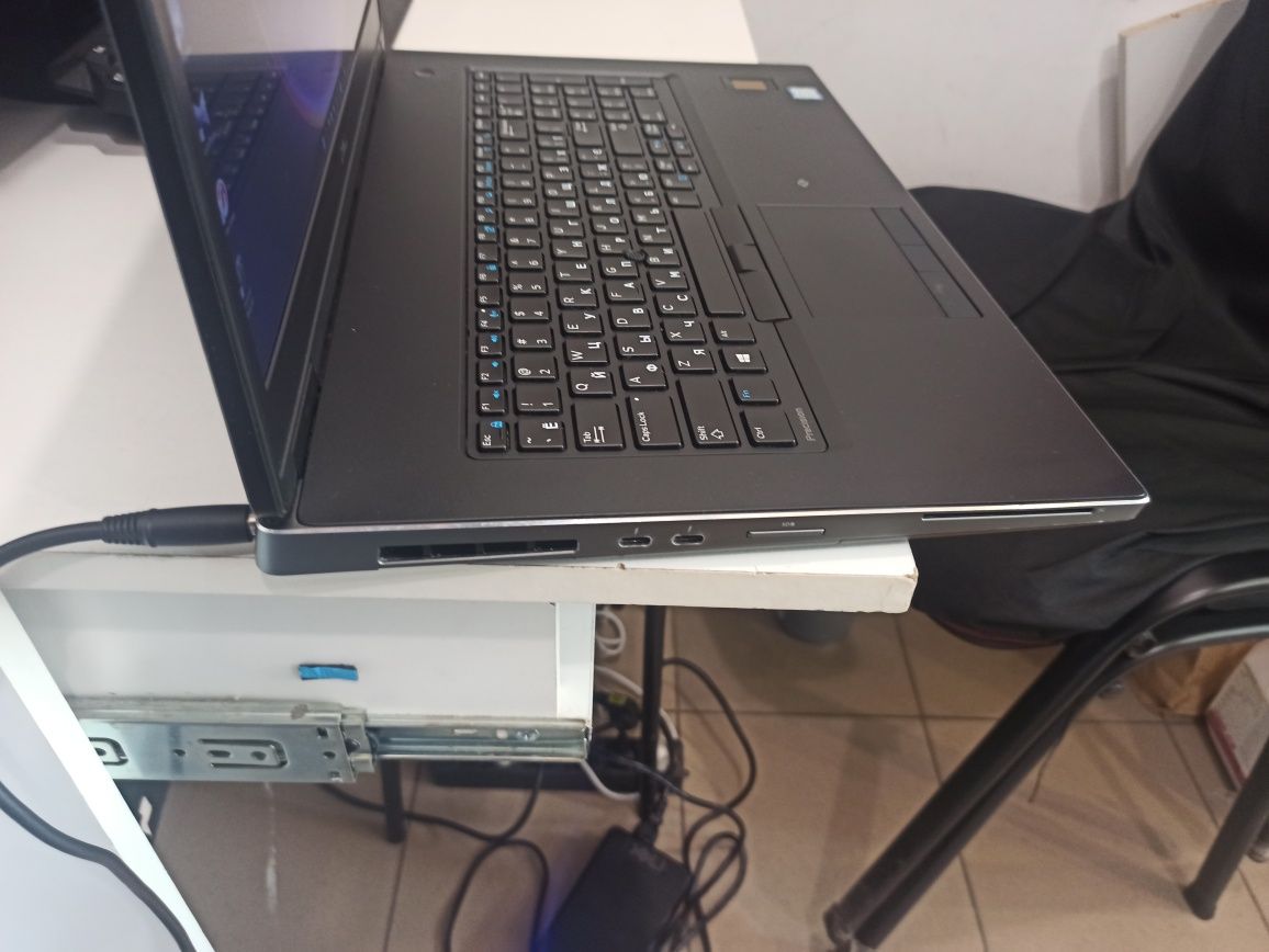 Ноутбук Dell 7720