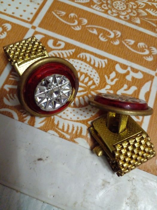 Золотые     запонки