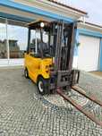 Empilhador 2T diesel com deslocamento lateral