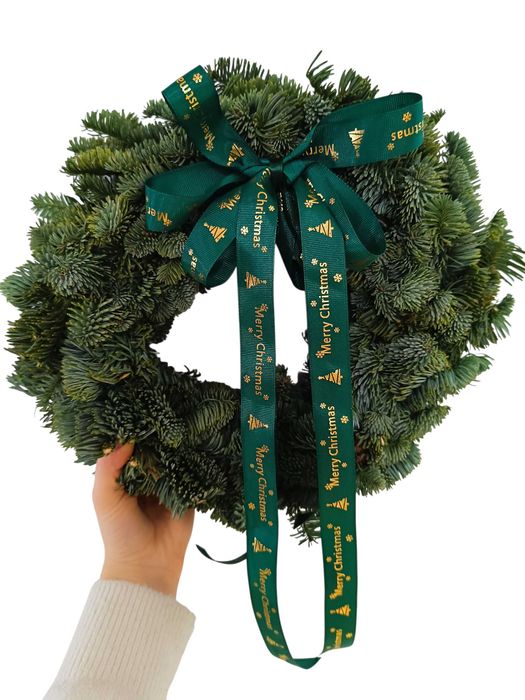 Wianek na drzwi, żywy 45 cm z kokardą, jodła nobilis