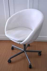 Fotel obrotowy z wygodnym oparciem Ikea biały skóra