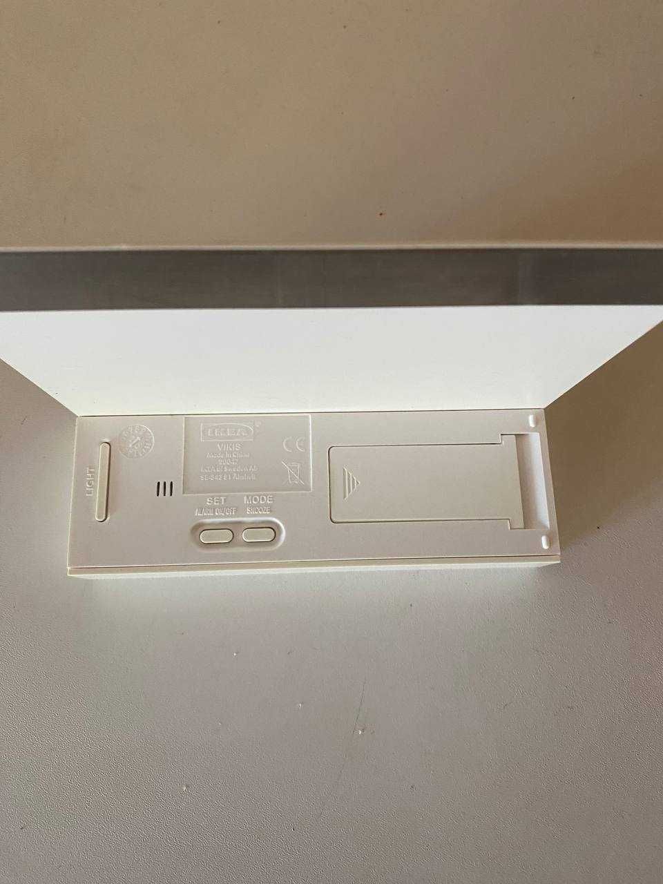 Часы IKEA Vikis с будильником и подсветкой