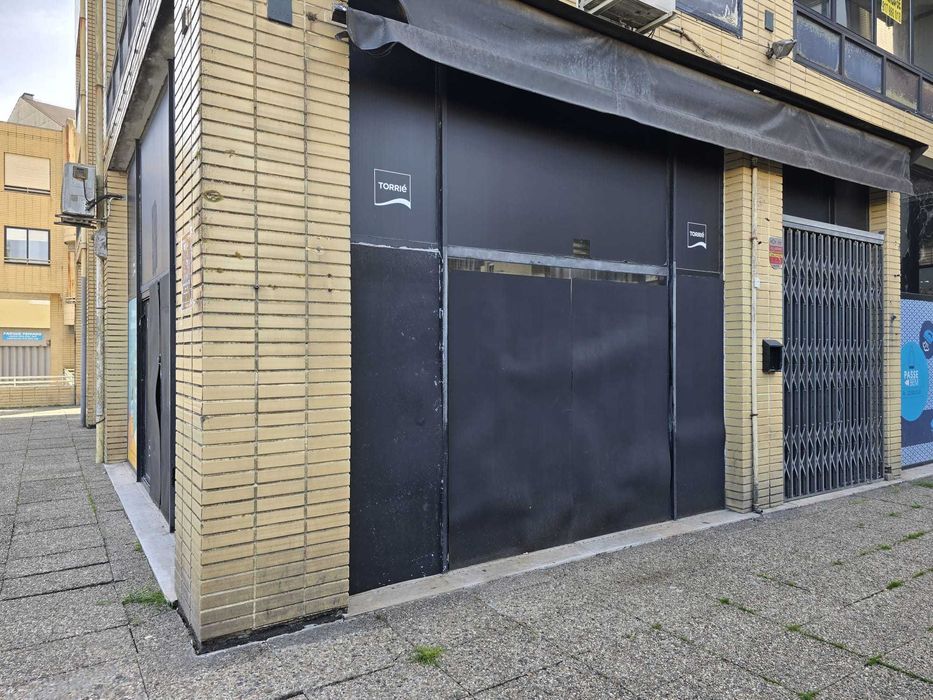 LOJA Centro do PORTO JUNTO AO MARQUÊS Rua da Constituição 45m2 c/copa