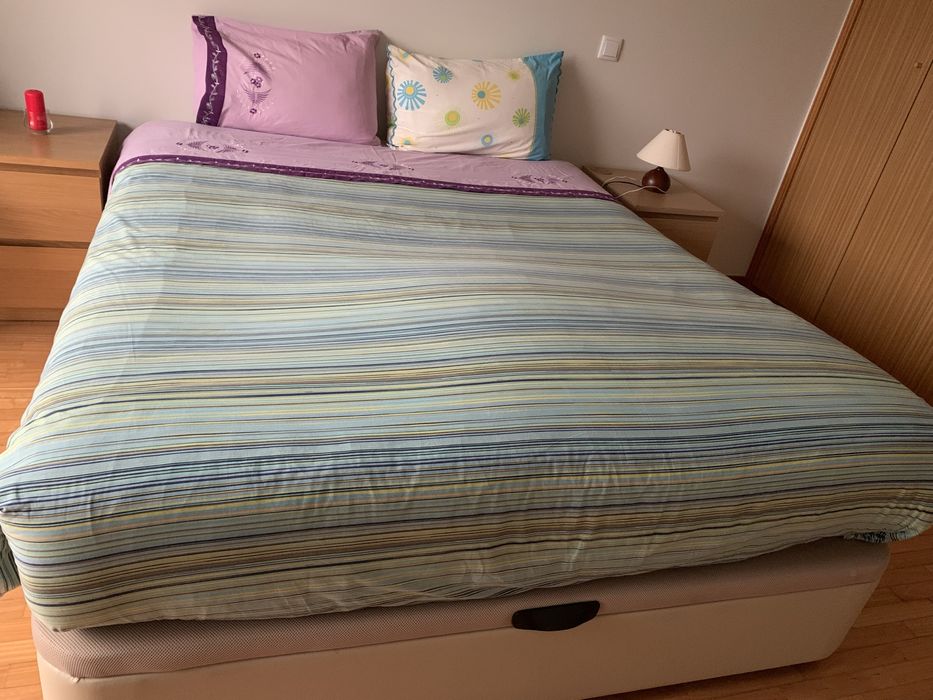 Quarto de casal ,  oferta  de candeeiro e cadeira em pele