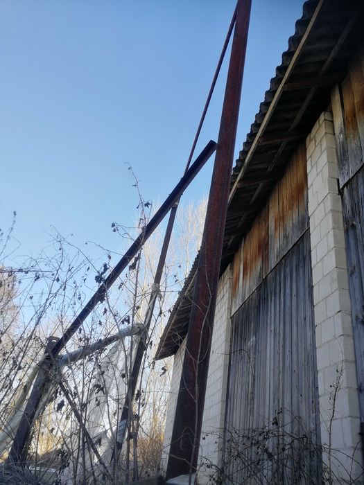 Maszyna do rozkładania i hydrauliczna do zwijania agrowłókniny folii