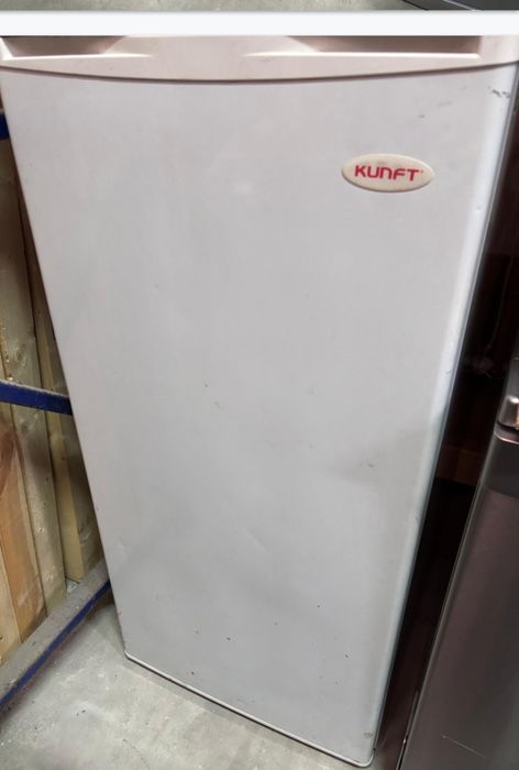 Arca  congeladora vertical com 5 gavetas da Kunft.