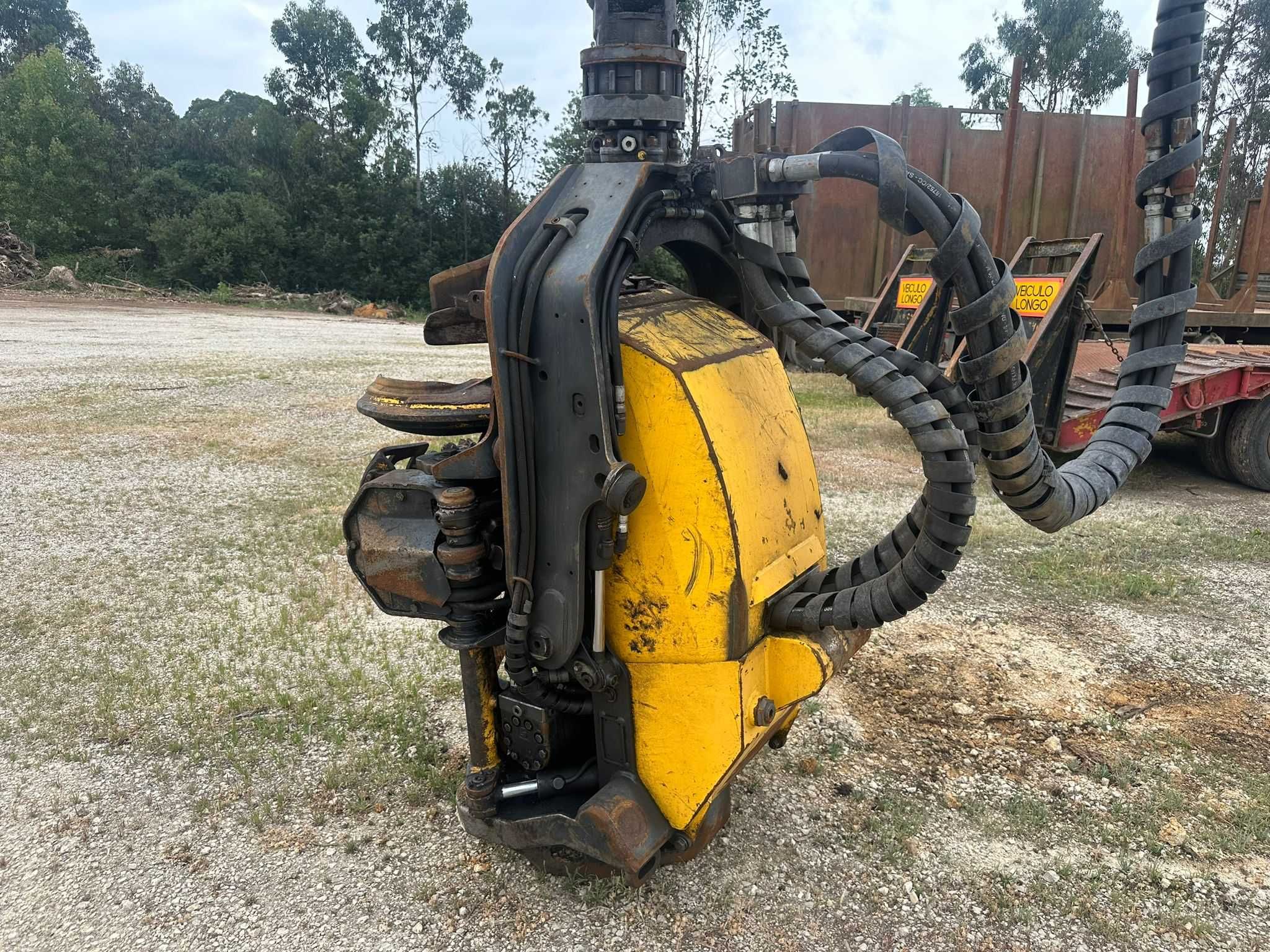 maquina de corte volvo 220 com processadora Ponsse