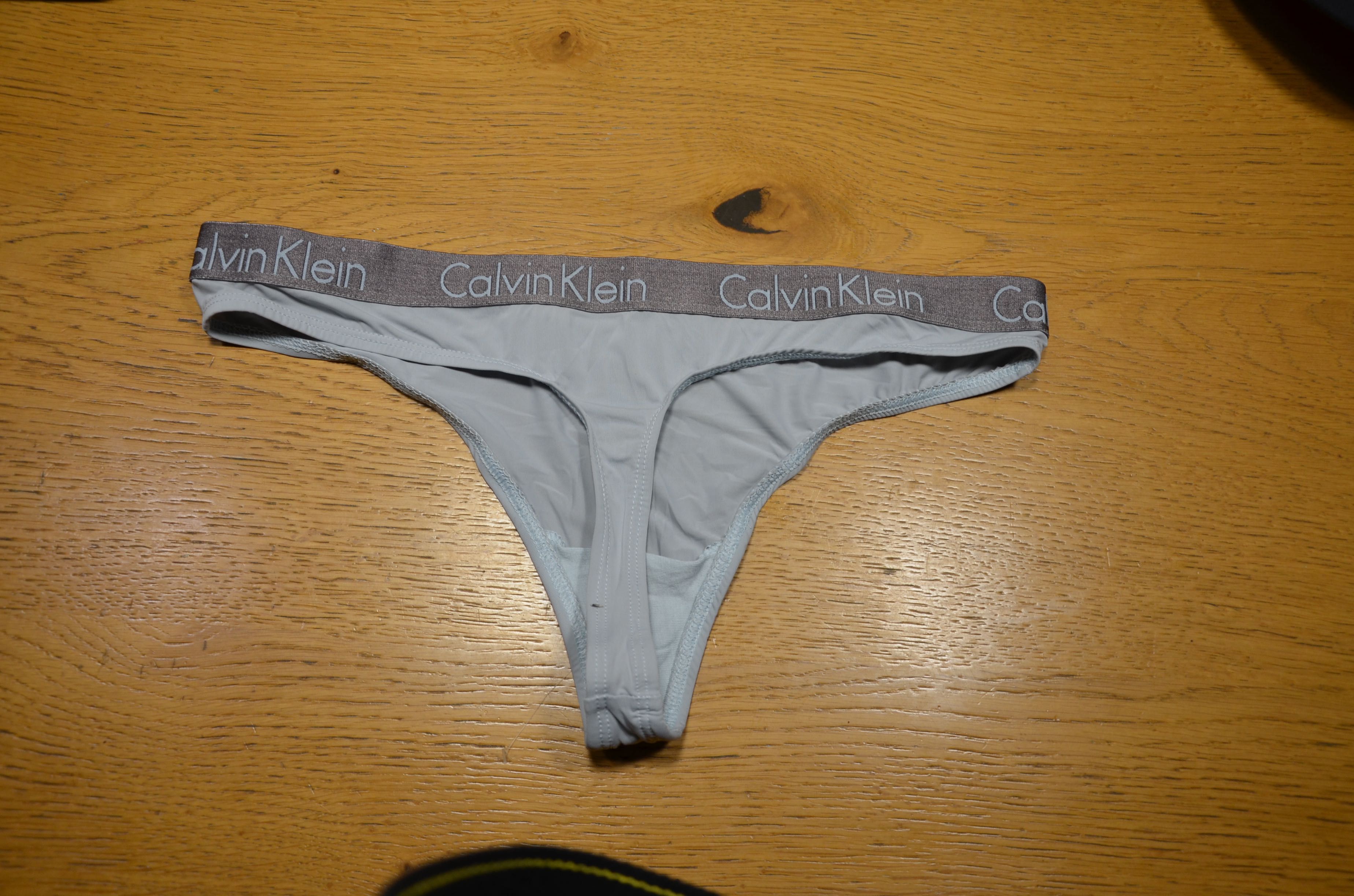 Calvin Klein majtki/stringi r. M/L