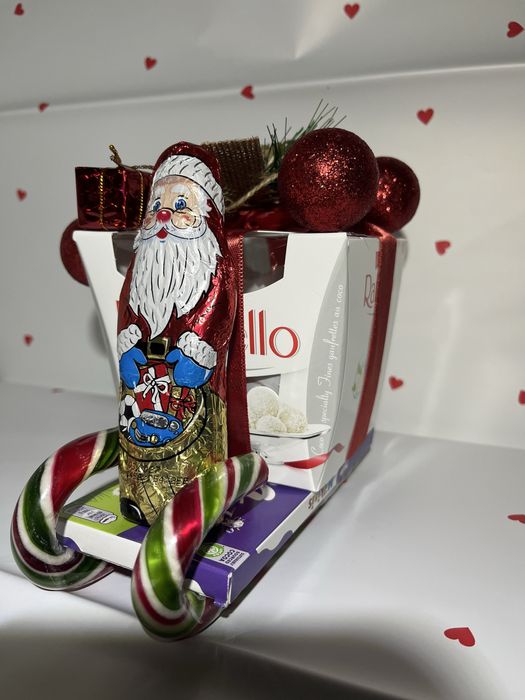 Сододкі подарунки , квіти з атласної трічки