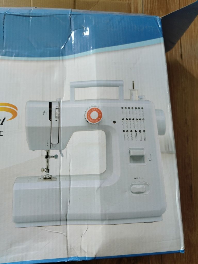 Elektryczna maszyna do szycia, z pedałem