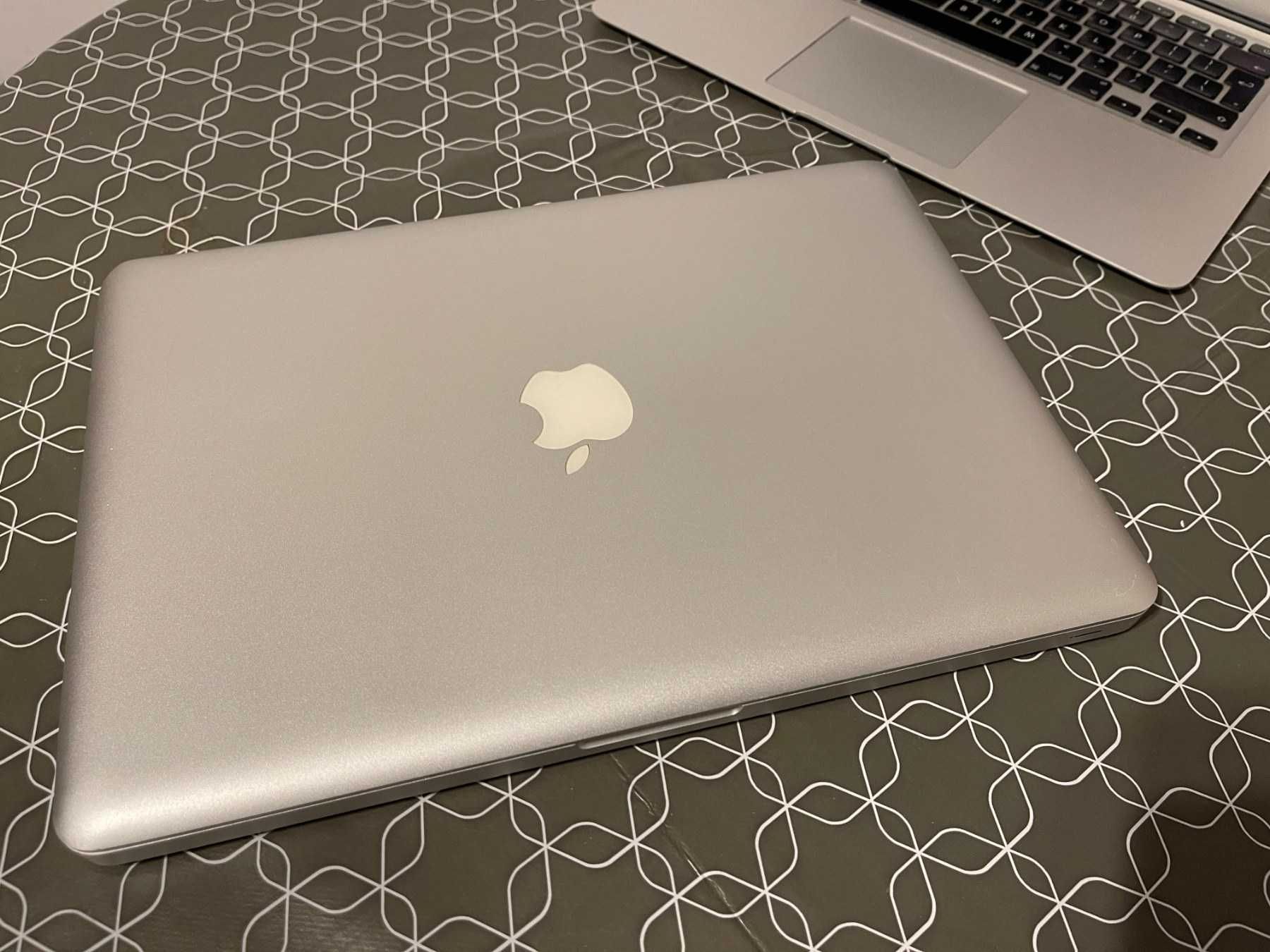 MacBook Pro 13" / Core 2 Duo/8Gb DRR3/500Gb/ Нова Батерея