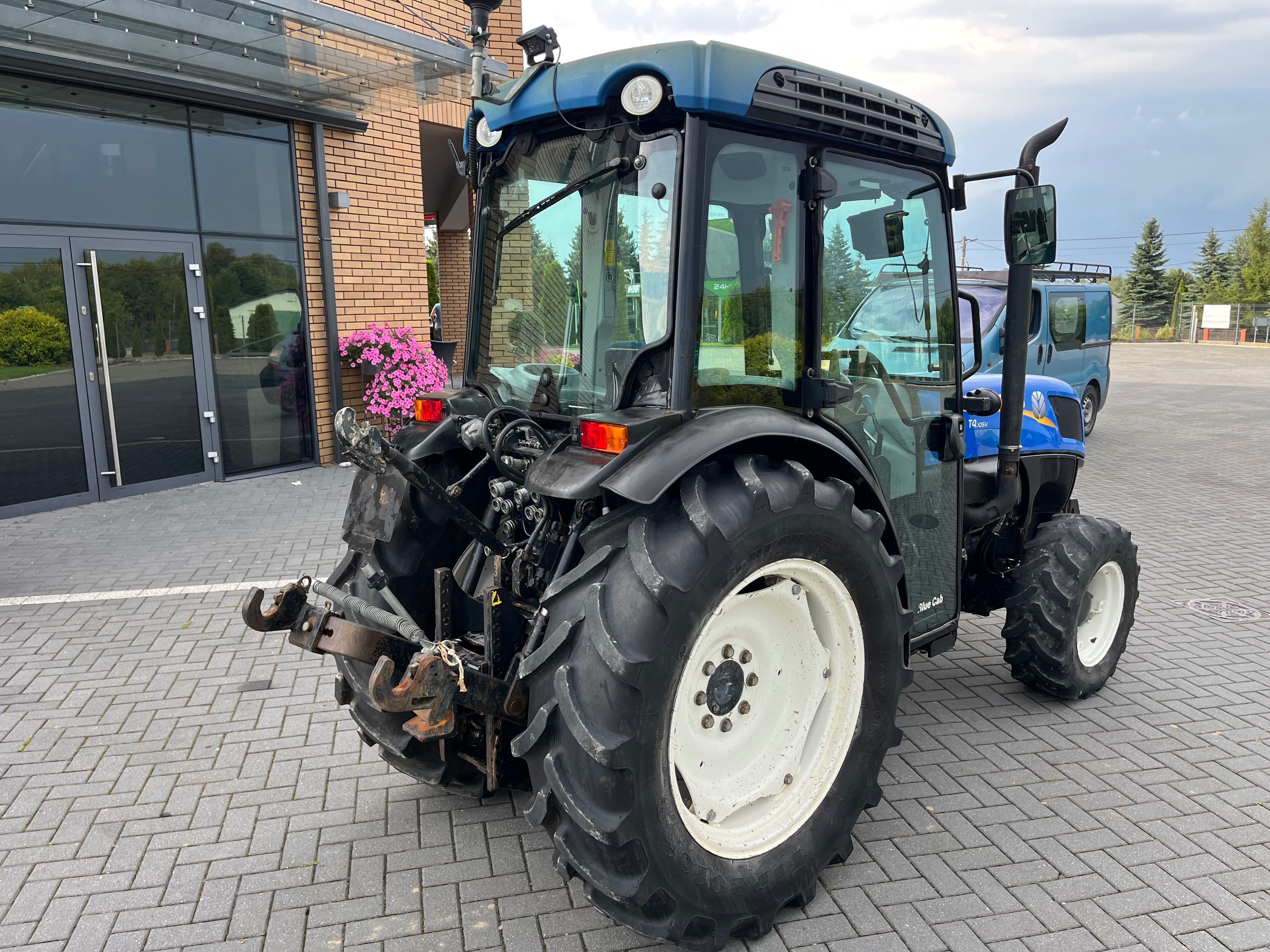New Holland T4.105V Super Stan ciągnik sadowniczy