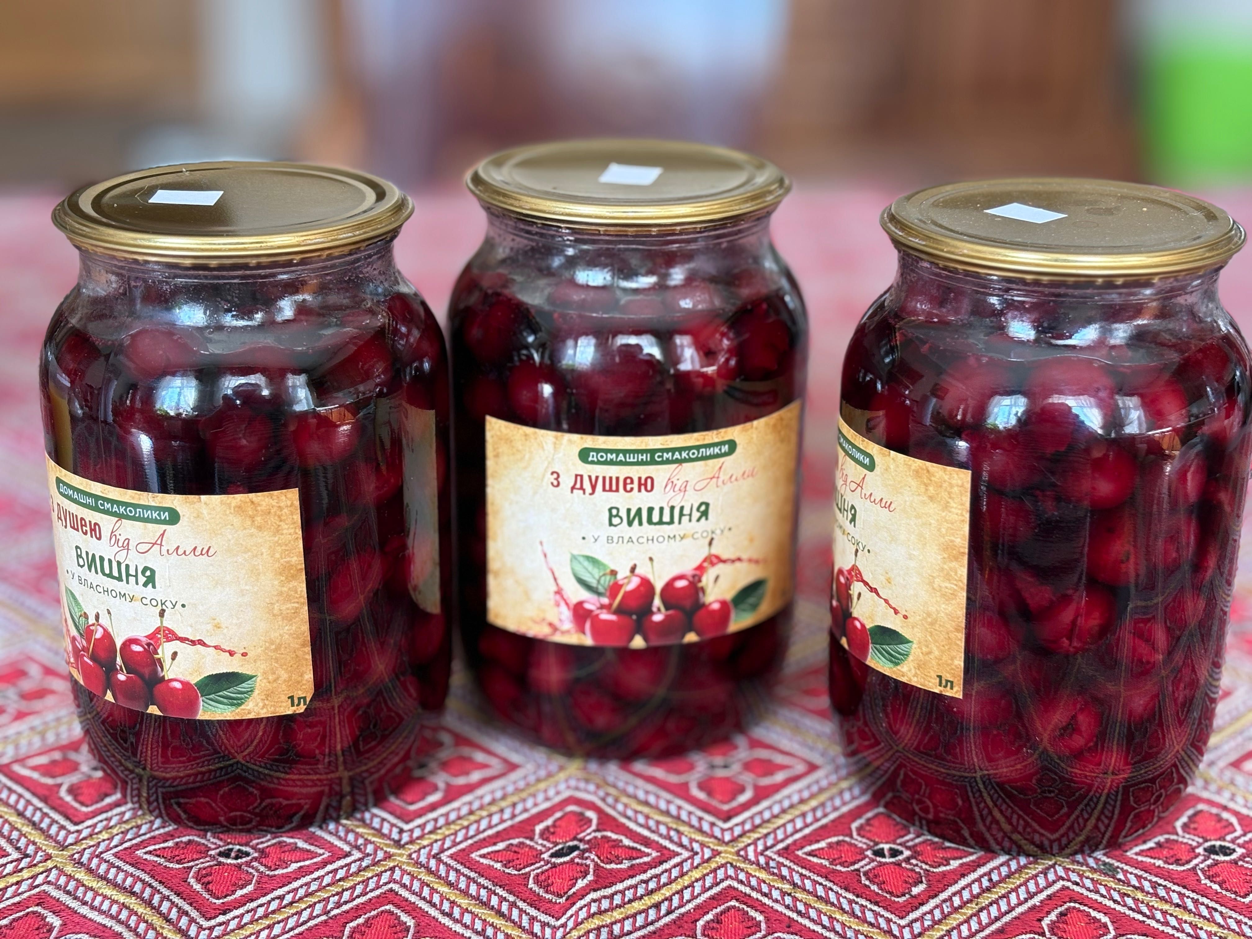 Вишня у власному соку