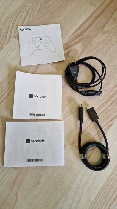 Konsola Microsoft Xbox Series X 1TB RRT-00010 + 2 pady + voucher