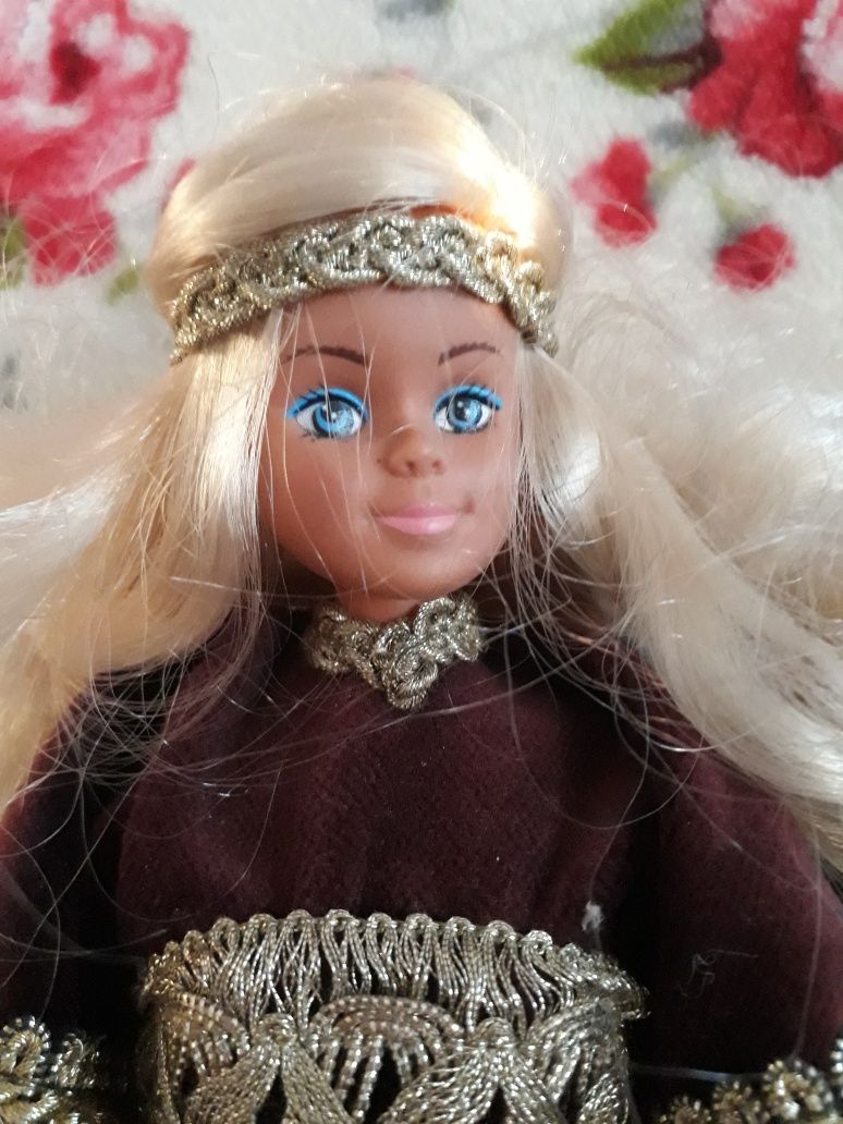 Stara kolekcj. BARBIE - PETRA w pięknej sukni z aksamitu.Lata 90 te.